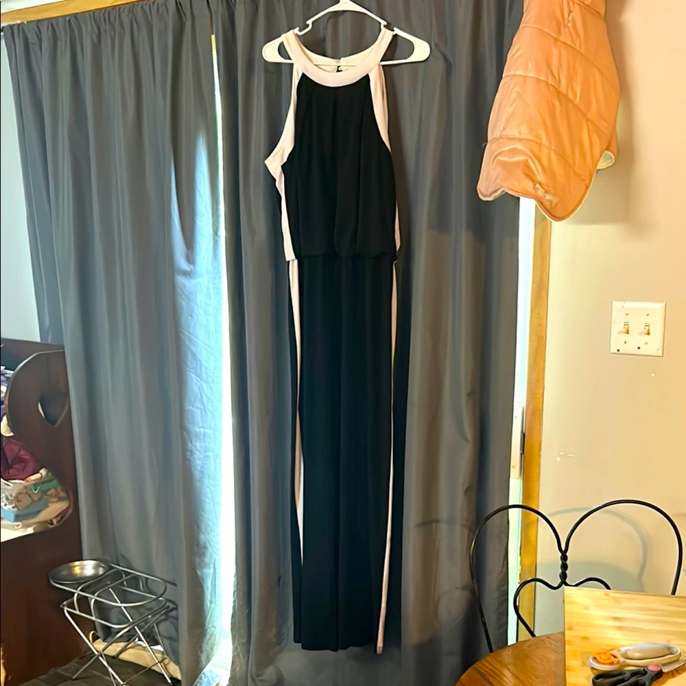 Elegant Black and White Sleeveless Dress